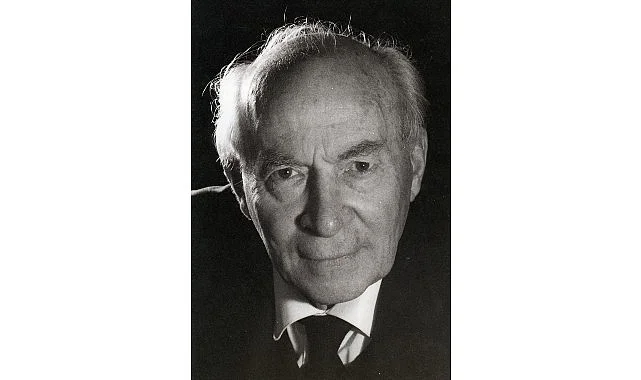 Muhsin Ertuğrul Kabri Başında Anılıyor