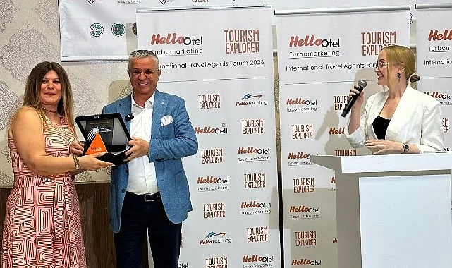 Başkan Topaloğlu, forumda acentecilerle bir araya geldi