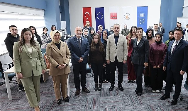 Gençler İçin Dijital Gençlik Merkezi Açıldı…