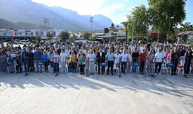 Minik öğrencilerden muhteşem dans gösterisi