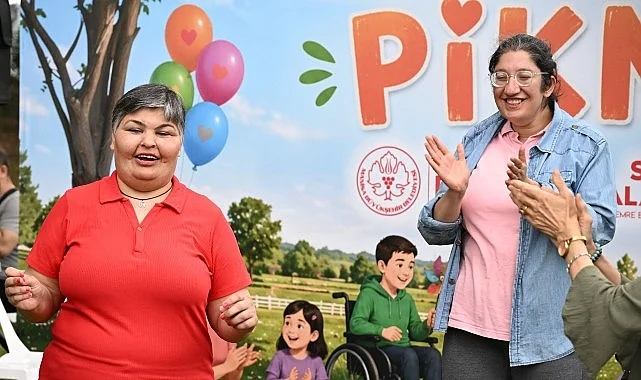 Yağmur Gülümsemeye Engel Olamadı
