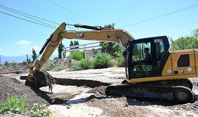 Alaşehir’de Zeytinçayı Deresi Temizlendi, Taşkın Riskine Önlem Alındı