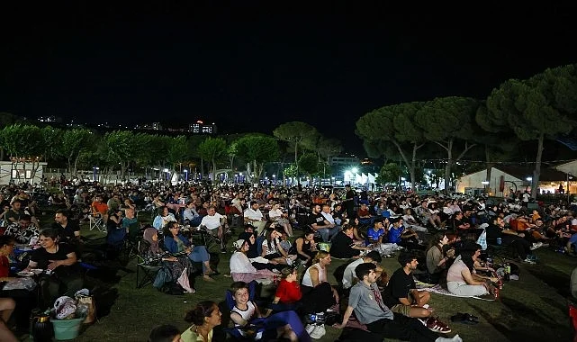 Başkan Çerçioğlu Vatandaşları Tekstil Park ve Mimar Sinan Parkı’nın Eşsiz Atmosferinde Açık Hava Sineması ile Buluşturdu