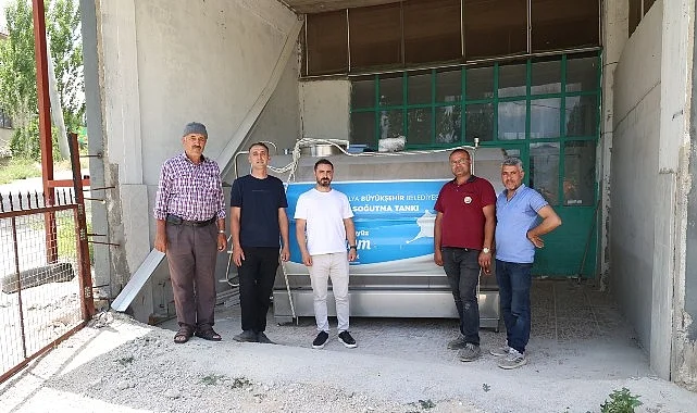 Büyükşehir’in üreticilere ekipman destekleri sürüyor