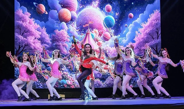 Karneval’da çocuklar Luna’nın ışığı ile büyülendi