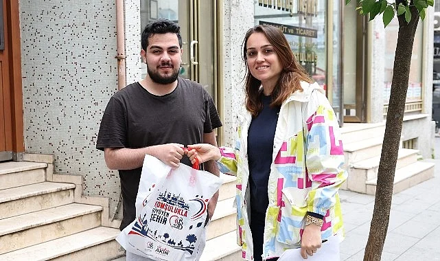 Öğrencilere ikramlar Bayrampaşa Belediyesi’nden