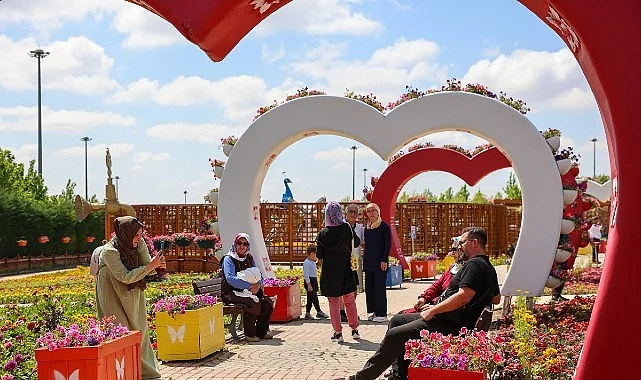 Türkiye’nin En Güzel ve En Büyük Çiçek Bahçesi Kapılarını Ziyaretçilerine Açtı