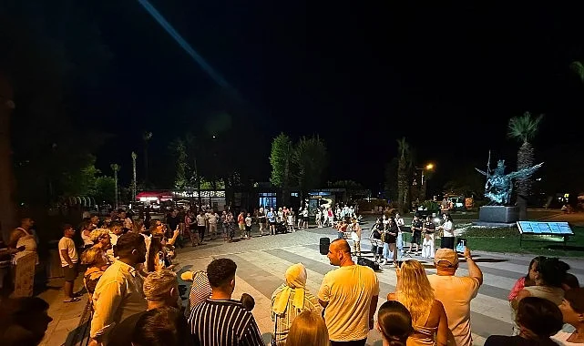 Geleceğin müzisyenleri Kemer gecelerini hareketlendirdi