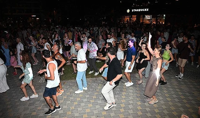 Kemer’de muhteşem Latin dans şovu