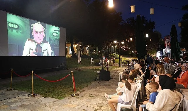 Osmangazi’de Çocuklar Yaz Akşamlarını Sinemayla Renklendiriyor
