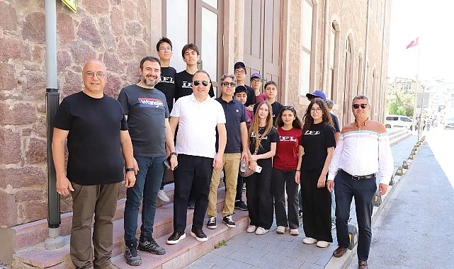 Rektörle Flanörlük Etkinliğinde Kemeraltı’nın Tarihi ve Kültürel Mirası Keşfedildi