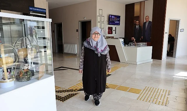 82 Yaşındaki Kadın, Sporla Bastonunu Attı