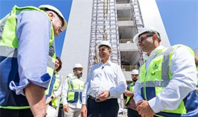 Başkan Tugay, Eşrefpaşa Hastanesi’nin yeni binasını inceledi