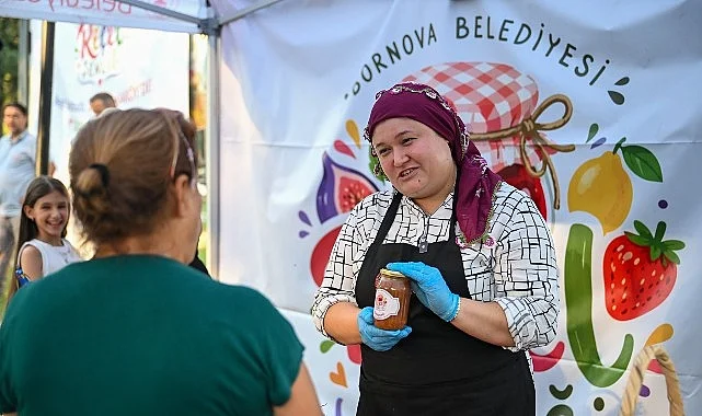 Bornova’da doğal lezzetler halkla buluşuyor