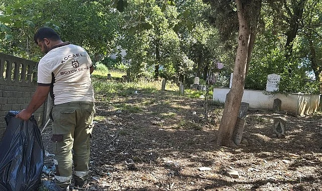 Derince’de mezarlıklara titiz bakım