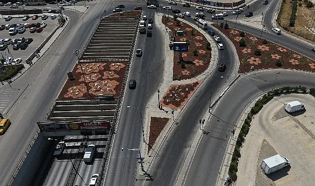 ESBAŞ Kavşağı rengarenk bir görünüme kavuştu