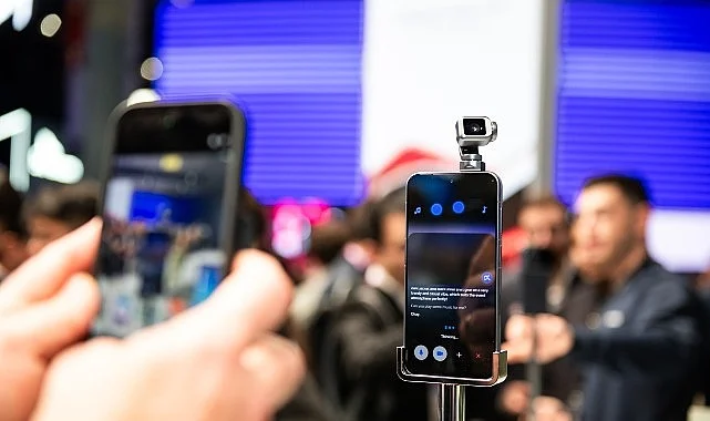 HONOR Robot Phone  dünyaya tanıtılıyor