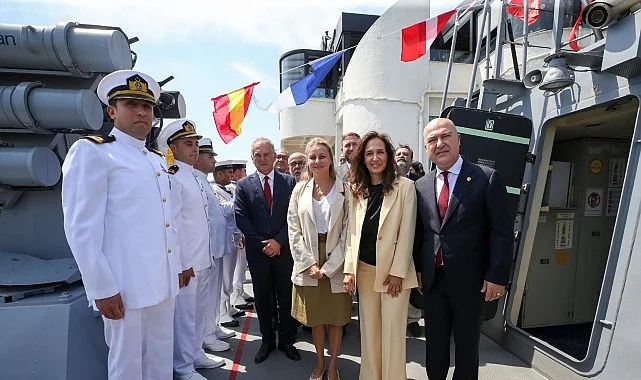 “Karşıyaka Gemisi”nde Zafer Bayramı coşkusu!