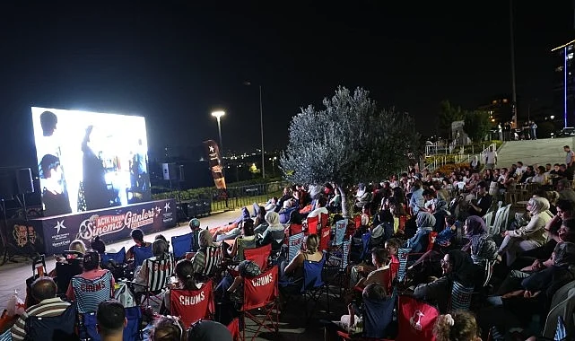 Küçükçekmece’de Açık Hava Sinema Günleri “Neşeli Günler” ile Başladı