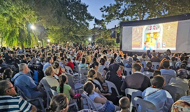 Malkara’da Yaz Akşamları “Açık Hava Sinema Geceleri” ile Renklendi: Binlerce Çocuk Sinema Keyfi Yaşadı
