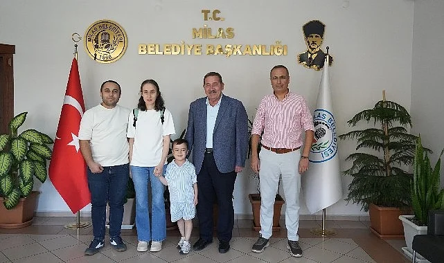 Minik Göktuğ’dan Başkan Fevzi Topuz’a teşekkür ziyareti