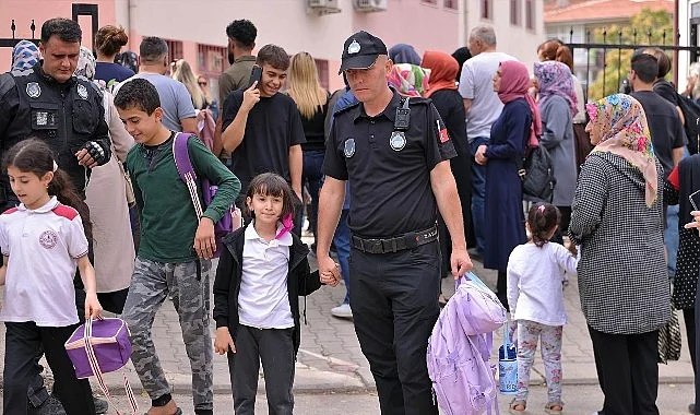 Keçiören’de Zabıta Ekipleri Öğrencilerin Güvenliği İçin Sahada