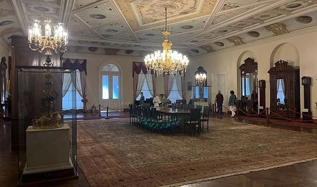 Güz Gezileri’nin ekim ayı programı, Dolmabahçe Sarayı ziyaretiyle başladı