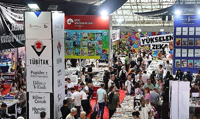 Her yaştan Antalyalı binlerce kitap arasında keşfe çıktı